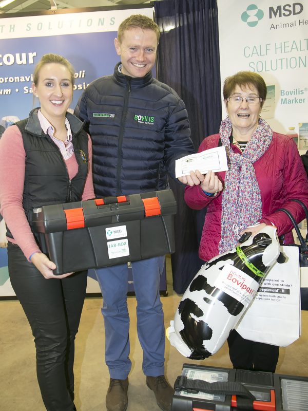 Sarah Campbell,William Minchin  with Bernie Finlay Drawing a prize winner